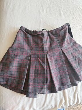 Women's Gray Plaid Pleated Mini Skirt with red Accent